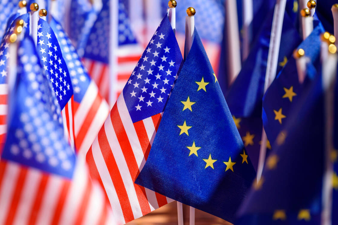 Nach dem »Most-Favored-Nation«-Prinzip sollen US-Käufer denselben oder einen niedrigeren Preis zahlen, wenn ein Medikament etwa in Deutschland, Frankreich oder Kanada günstiger ist als in den USA. / © Imago Images/Future Image