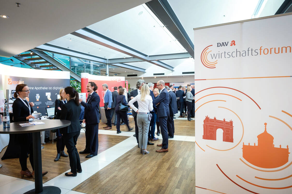 Der Deutsche Apothekerverband hat das für April 2022 geplante DAV-Wirtschaftsforum abgesagt. / Foto: PZ/Wagenzik