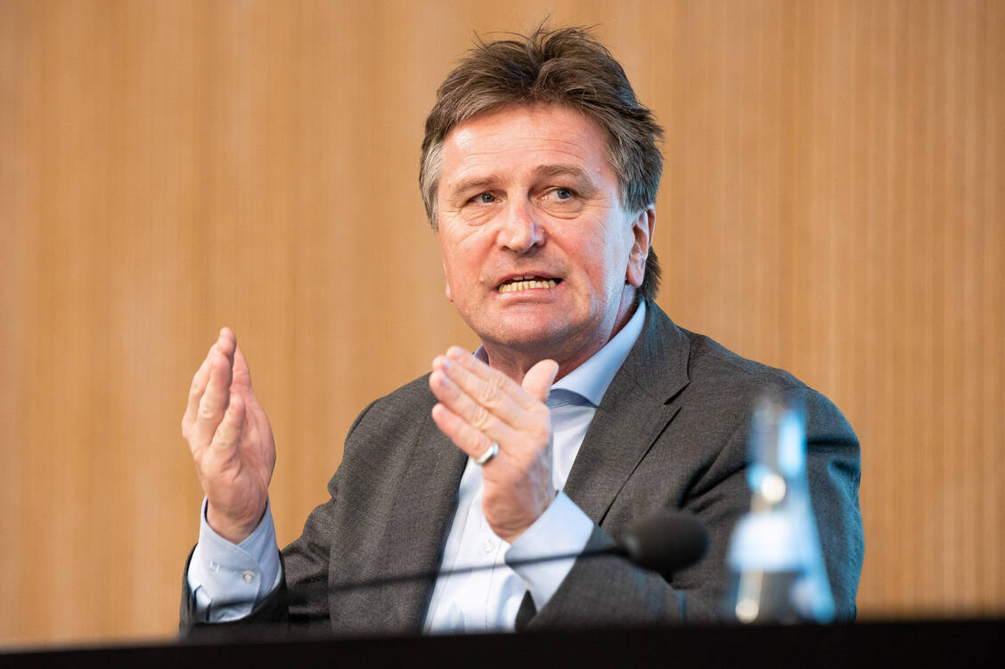 Der baden-württembergische Gesundheitsminister Manne Lucha (Bündnis 90/Grüne) hat sich für eine finanzielle Unterstützung der Apotheken bezüglich PCR-Testgeräte eingesetzt (Archivbild). / Foto: Imago Images/7aktuell