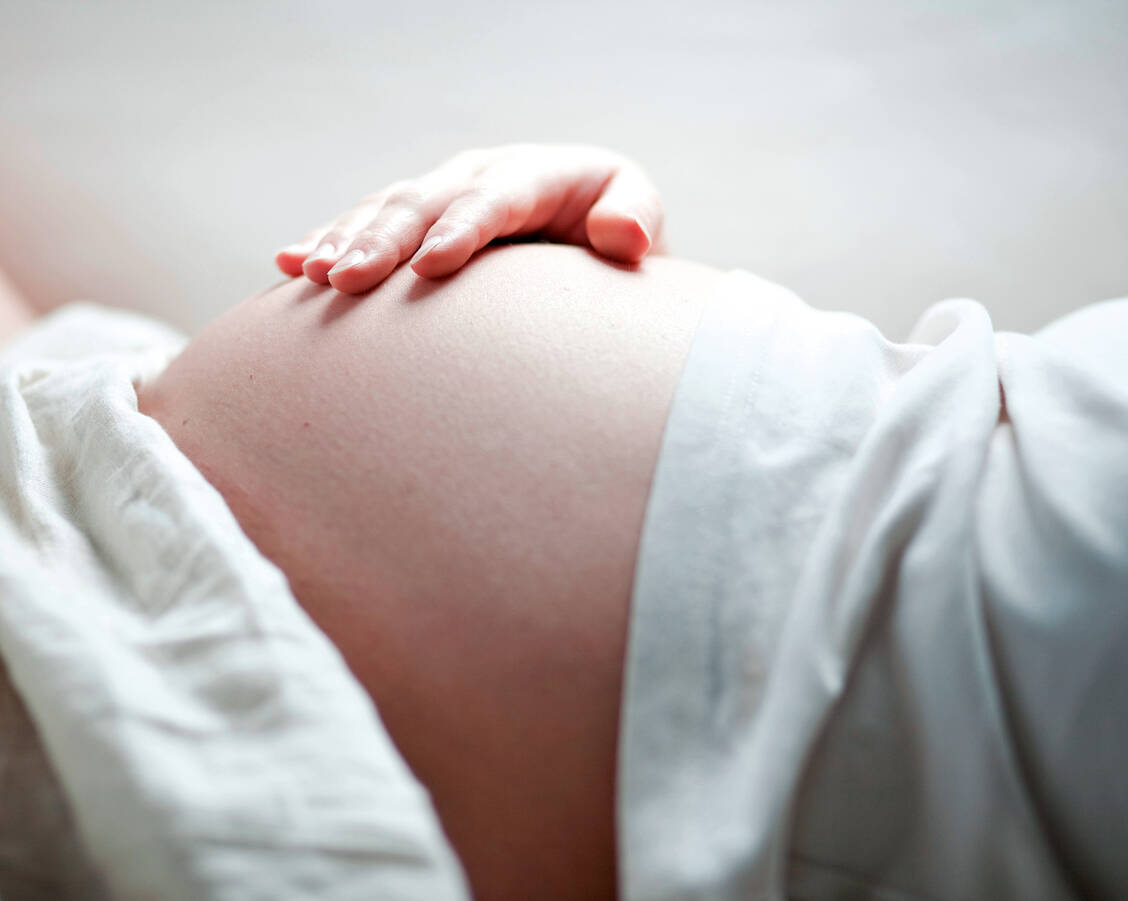 Bettruhe bei drohender Frühgeburt wird neuerdings nur noch bedingt empfohlen. / Foto: Fotolia/D.aniel