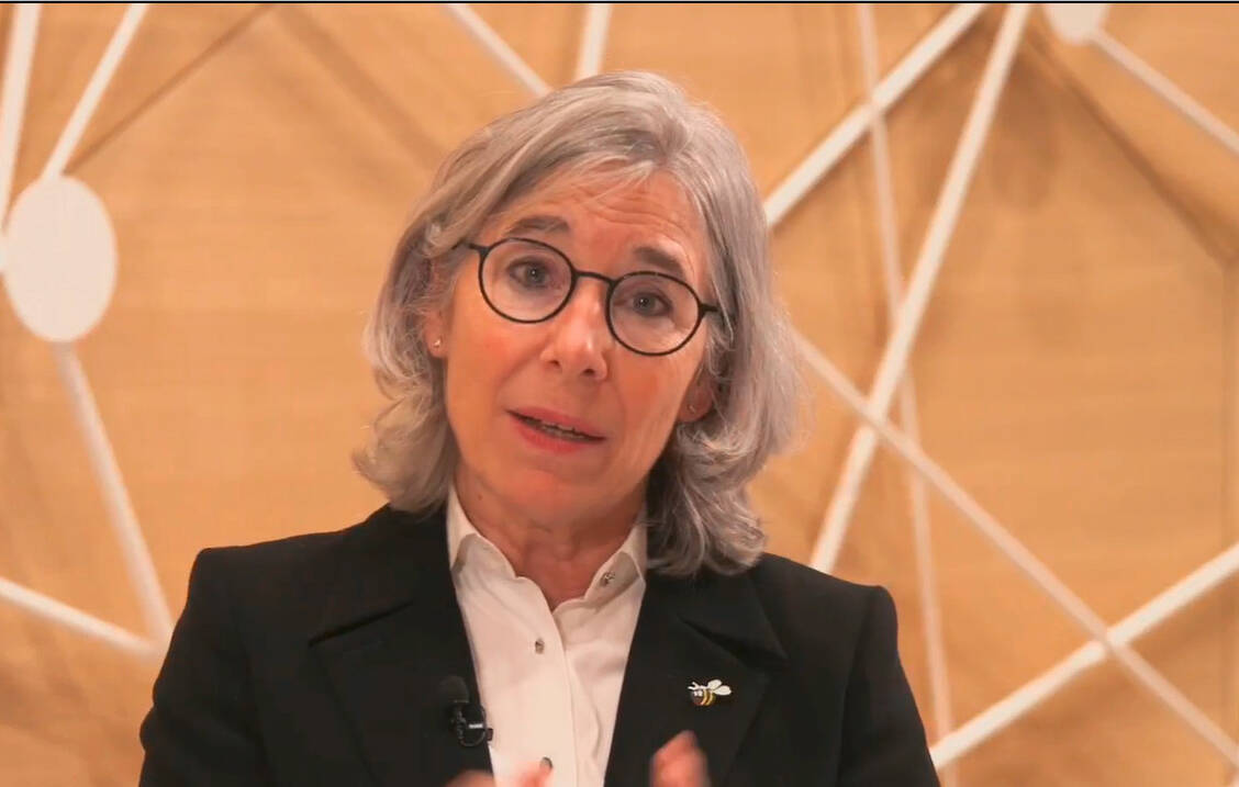 Beim Facebook-Livetalk hat die ABDA-Präsidentin Gabriele Regina Overwiening über die gesundheitspolitische Lage in Berlin berichtet. / Foto: PZ/Screenshot