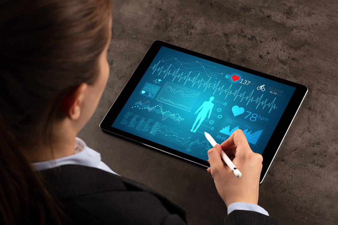 Viele Beteiligte im Gesundheitswesen fordern eine effizientere und breitere Sammlung von Gesundheitsdaten der Bürger und Patienten. Doch was haben die Patienten davon, zum Beispiel in ihrer Arzneimitteltherapie?   / Foto: Adobe Stock/ra2