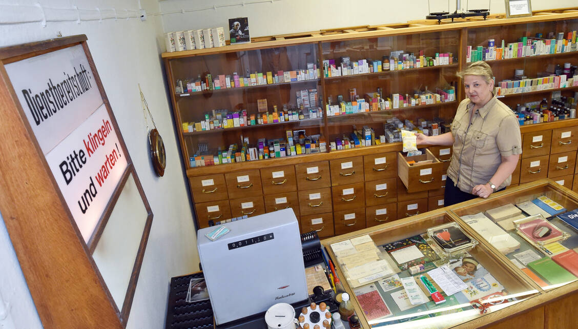 Wie wurden die Apotheken der ehemaligen DDR in die Bundesrepublik überführt? Wie haben Apotheker auf beiden Seiten die Wende erlebt? (Hier ein Foto aus dem Cottbuser Pharmazie-Museum) / Foto: Picture Alliance