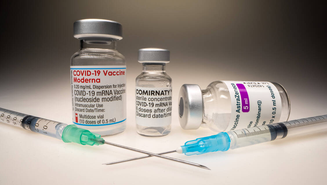 Wenn der Vektorimpfstoff Vaxzevria von Astra-Zeneca mit einem mRNA-Impfstoff wie Comirnaty von Biontech/Pfizer kombiniert wird, könnte der Immunschutz noch größer sein als beim vorgesehenen homologen Impfschema. / Foto: imago images/Beautiful Sports