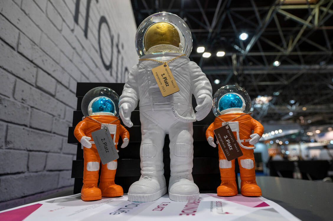 Der Apostart-Award richtet sich an junge Unternehmen und innovative Projekte, die mit neuen Produkten, Dienstleistungen oder Geschäftsmodellen zur Weiterentwicklung der Vor-Ort-Apotheke beitragen. / © Avoxa/Expopharm