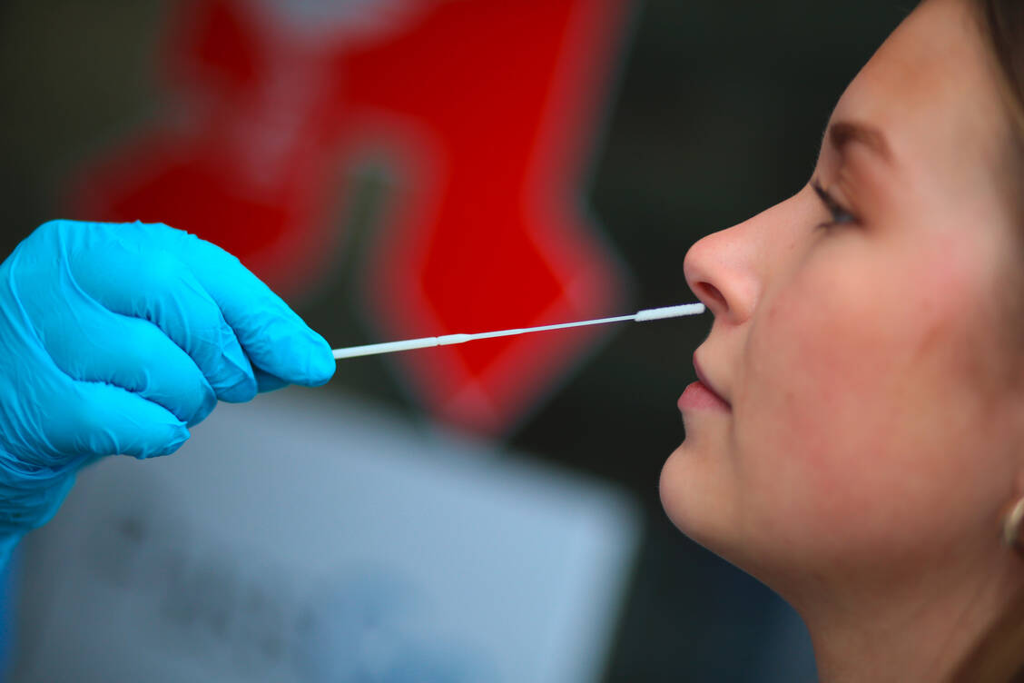 Coronavirus-Antigentests bieten bundesweit viele Apotheken an.  Eine andere Dienstleistung, die Covid-19-Impfung, könnte eines Tages hinzukommen. / Foto: picture alliance/dpa/dpa-Zentralbild