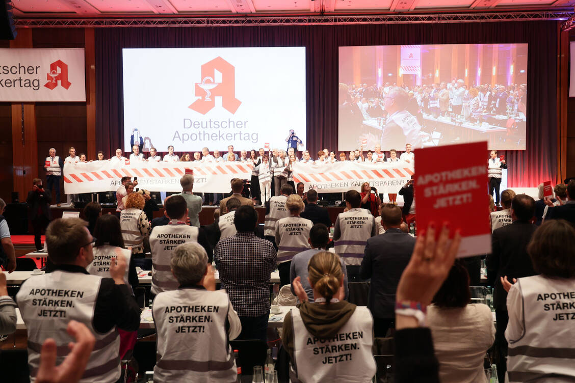 Seite an Seite mit klaren Forderungen nach Berlin – so ging der Deutsche Apothekertag 2023 in Düsseldorf zuende. / Foto: PZ/Alois Müller