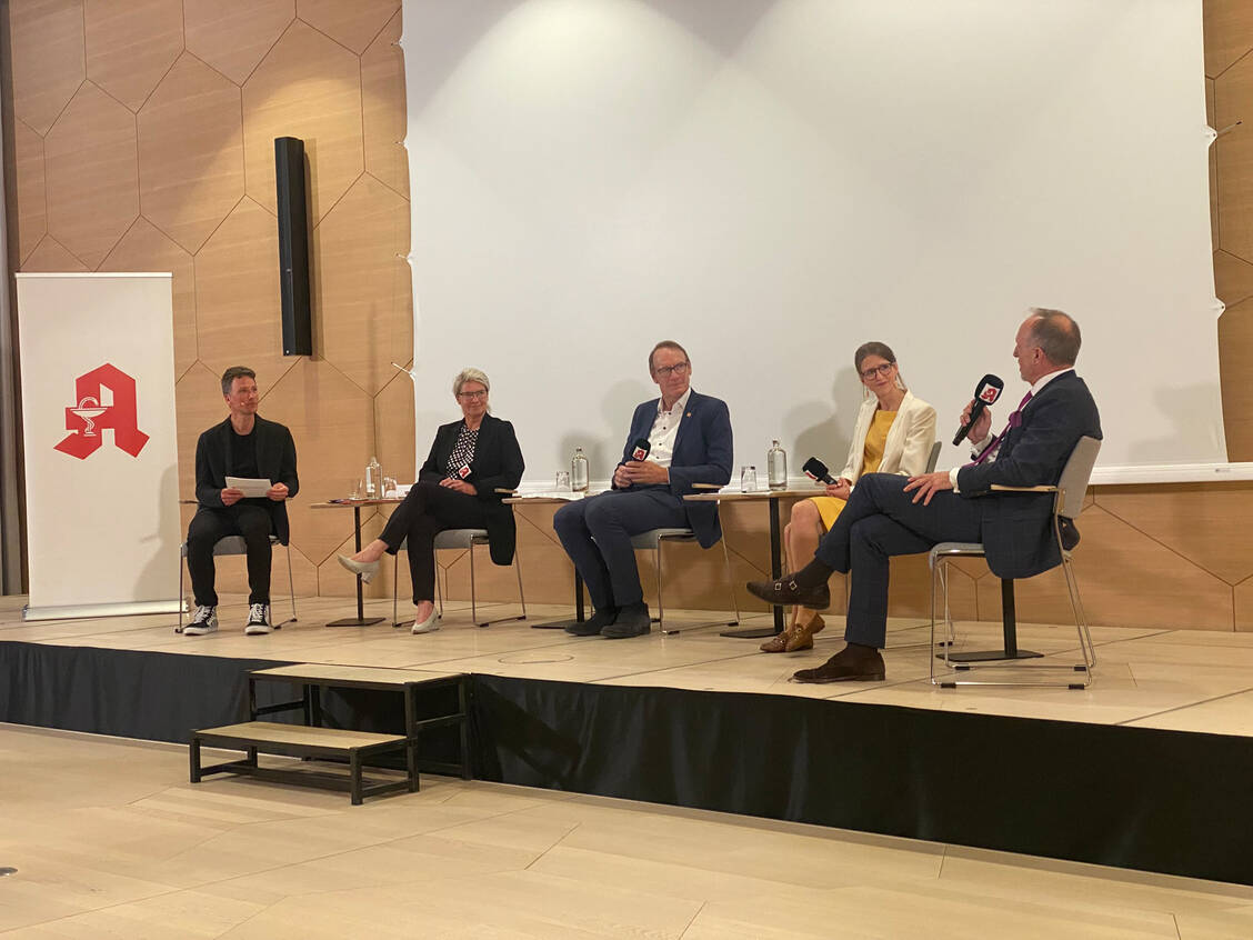 Die gesundheitspolitische Diskussionsrunde von ABDA im Apotheken Haus in Berlin. / © PZ/ Alexandra Amanatidou