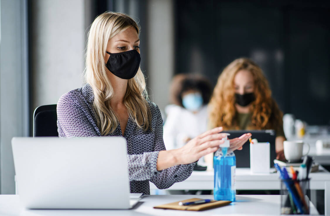 Wie Hygienemaßnahmen den Alltag verändern. / Foto: Adobe Stock/Halfpoint