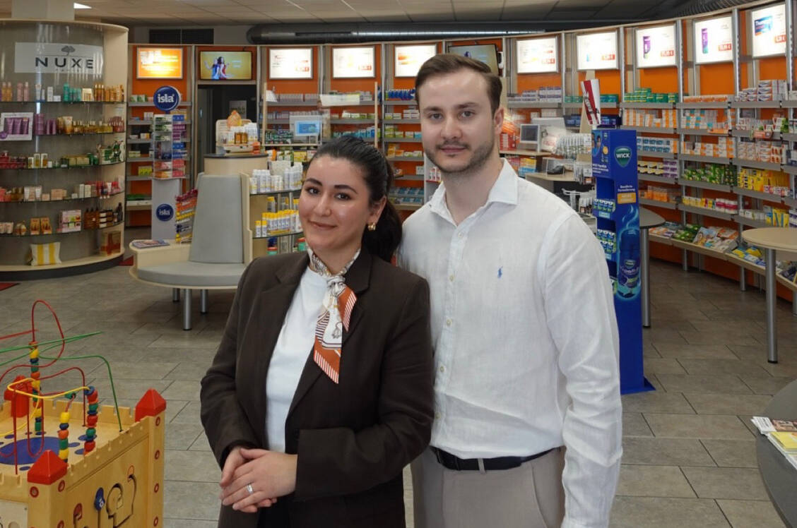 Imran und Ramazan Özkul haben die farma-plus-Apotheke in Würselen-Bardenberg übernommen.  / © Özkul/farma-plus Apotheke Würselen Bardenberg
