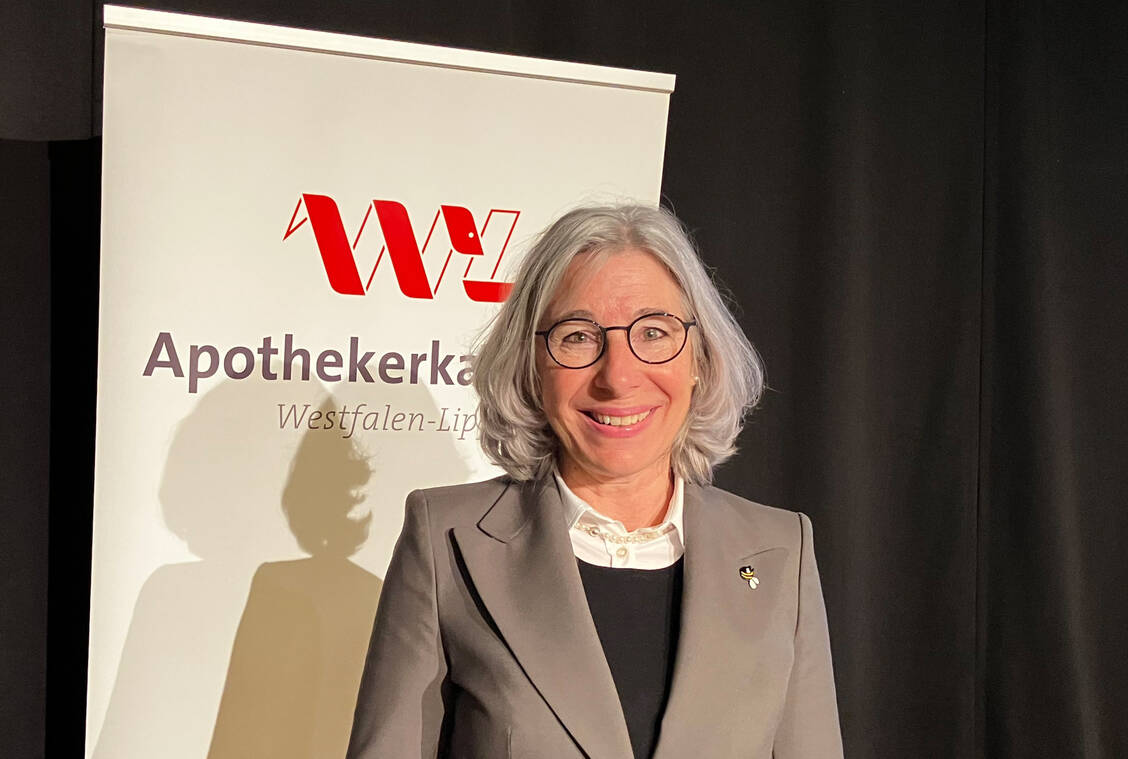 Gabriele Regina Overwiening, ABDA-Präsidentin und Kammerpräsidentin in Westfalen-Lippe, bat die Kolleginnen und Kollegen darum, den Parlamentariern zu erklären, wie sie die Offizien stärken können. / Foto: PZ/Daniela Hüttemann