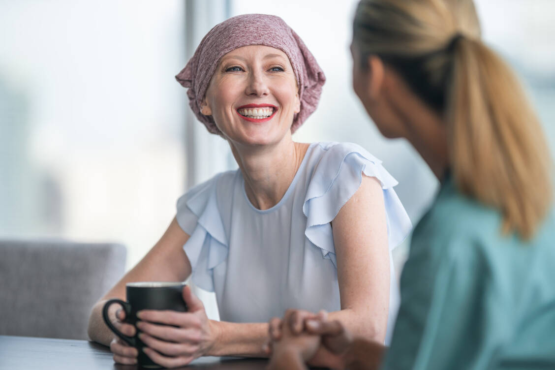 Bei einer sogenannten Fasten-imitierenden Diät sind der Eiweiß- und Kaloriengehalt sehr stark reduziert. / Foto: Getty Images/FatCamera