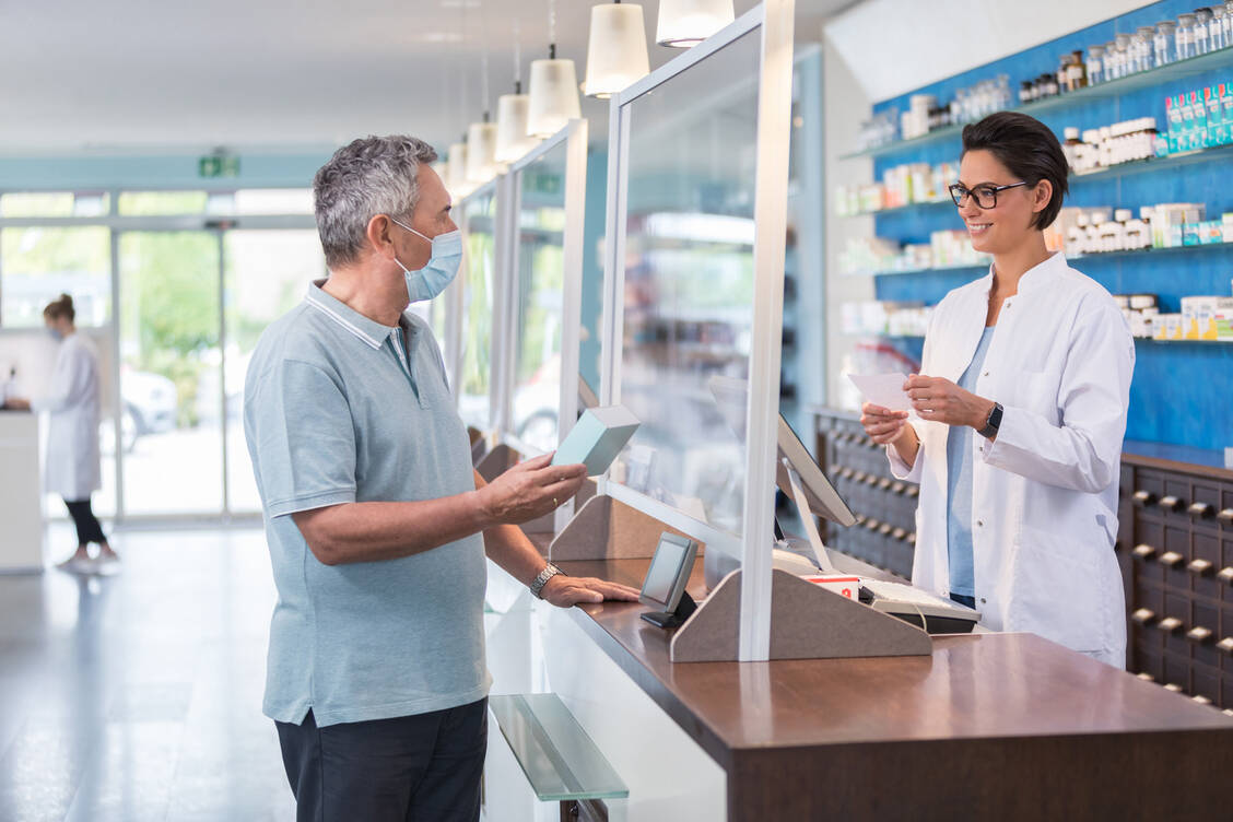 Zur Gewährleistung der adäquaten Anwendung und zur Stärkung der Adhärenz ist die professionelle Beratung und Information in der Apotheke unumgänglich. / Foto: ABDA