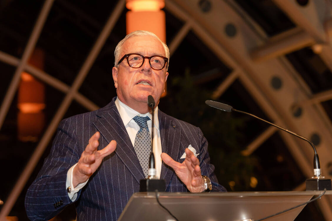 BÄK-Präsident Klaus Reinhardt schlägt vor, dass in den Nachbarschaften auf Flohmärkten abgelaufene Arzneimittel getauscht werden. / Foto: Imago Images/Lopata/axentis.de
