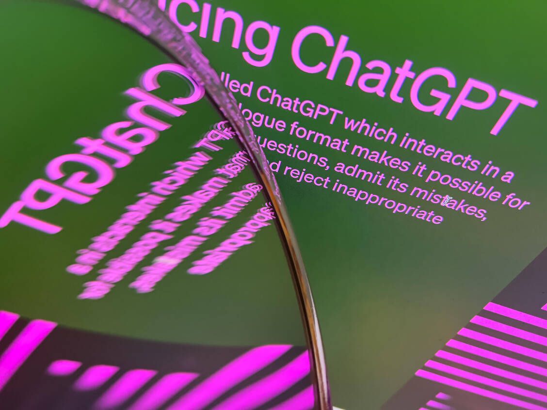 Der Textgenerator ChatGPT wirft in Sekundenschnelle plausibel klingende Antworten auf alle möglichen Fragen aus, auch auf gesundheitliche. Deshalb betrachtet ein Medizinrechtler die Software als Medizinprodukt.  / Foto: picture alliance / Peter Schatz