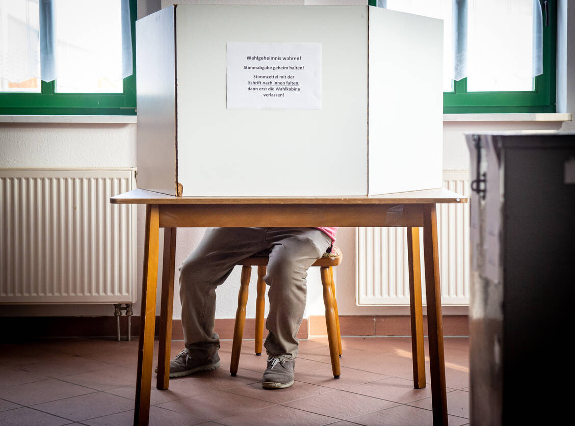 Im Februar wird ein neuer Bundestag gewählt.  / © IMAGO/Funke Foto Services