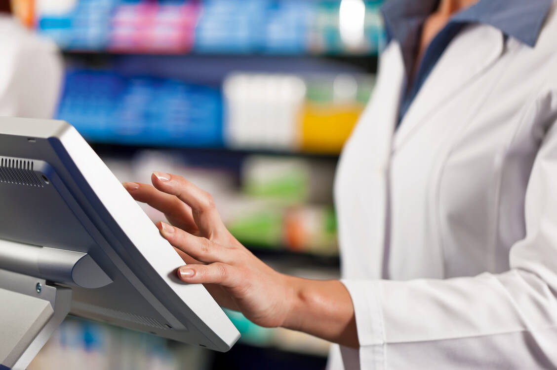 Auch Apotheken sind betroffen: Ab 2020  müssen in Betrieben mit Bargeldeinnahme elektronischen Kassenvorgänge jederzeit nachvollziehbar sein. Dazu zählt auch der verpflichtende Ausdruck des Kassenbons. / Foto: Colourbox