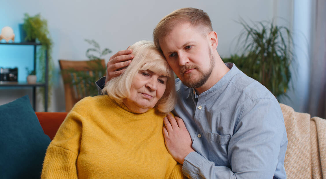 Schlimme Erlebnisse im Leben der Großmutter können noch Generationen später die Nachfahren belasten. / © Adobe Stock/Andrii Iemelianenko