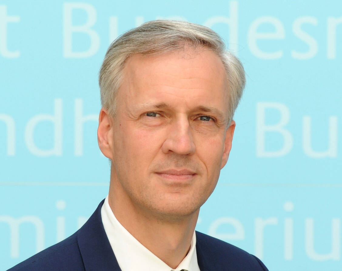 BMG-Abteilungsleiter Thomas Müller sprach bei den »Pharma Trends 2026« auch über die Apothekenreform und die Honorarerhöhung. / © BMG