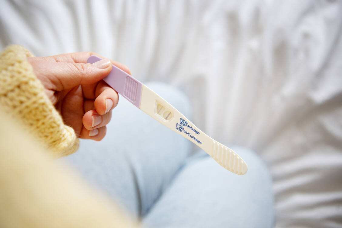Frauen über 40 Jahre mit Kinderwunsch sind häufig auf die Reproduktionsmedizin angewiesen. Deren Erfolgsaussichten sind aber begrenzt. / Foto: Adobe Stock/Anna Ritter