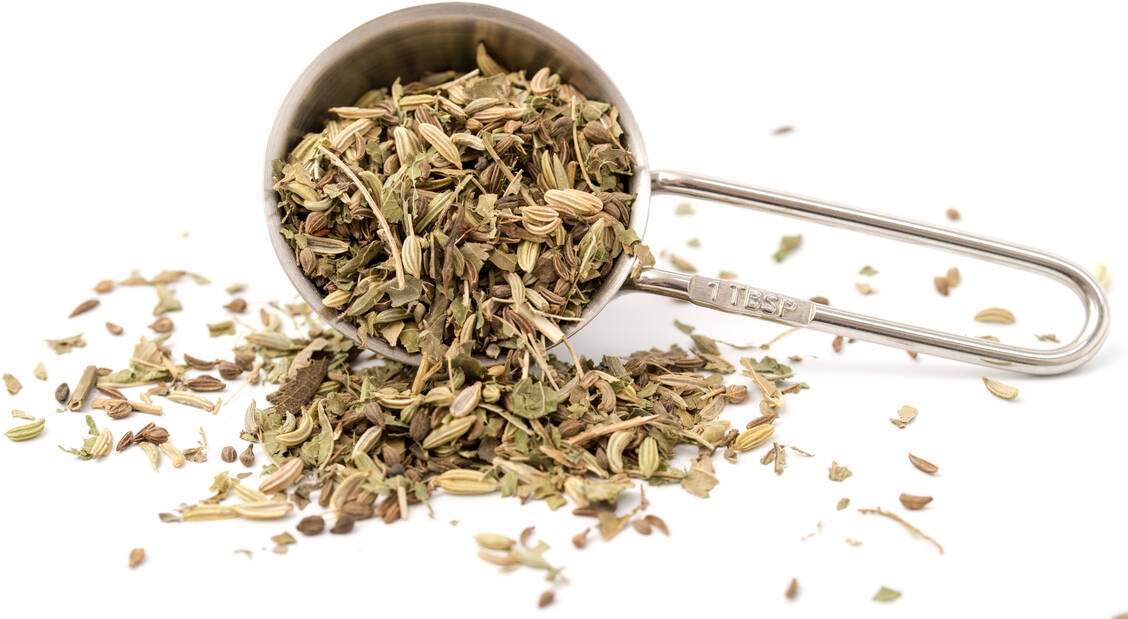 Bewährte Helfer: Heilpflanzen wie Anis, Fenchel, Kümmel und Pfefferminze fördern die Darmmotilität, entspannen die glatte Muskulatur und verringern die Bauchschmerzen. / Foto: Adobe Stock/womue