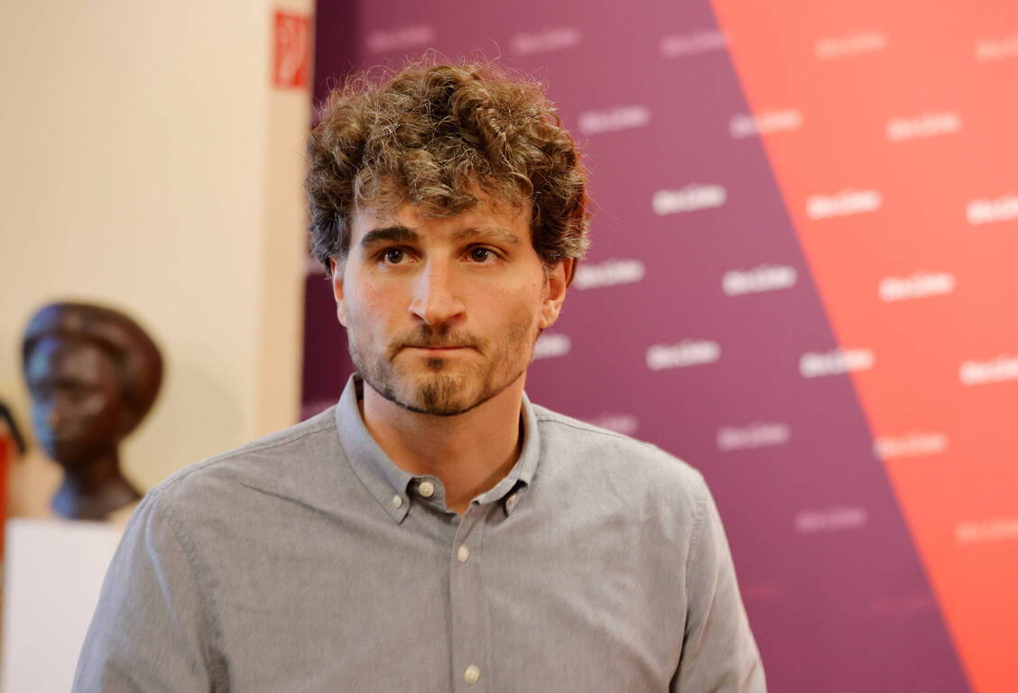 Ates Gürpinar (Die Linke) ist Mitglied des Gesundheitsausschuss.  / © IMAGO/Metodi Popow