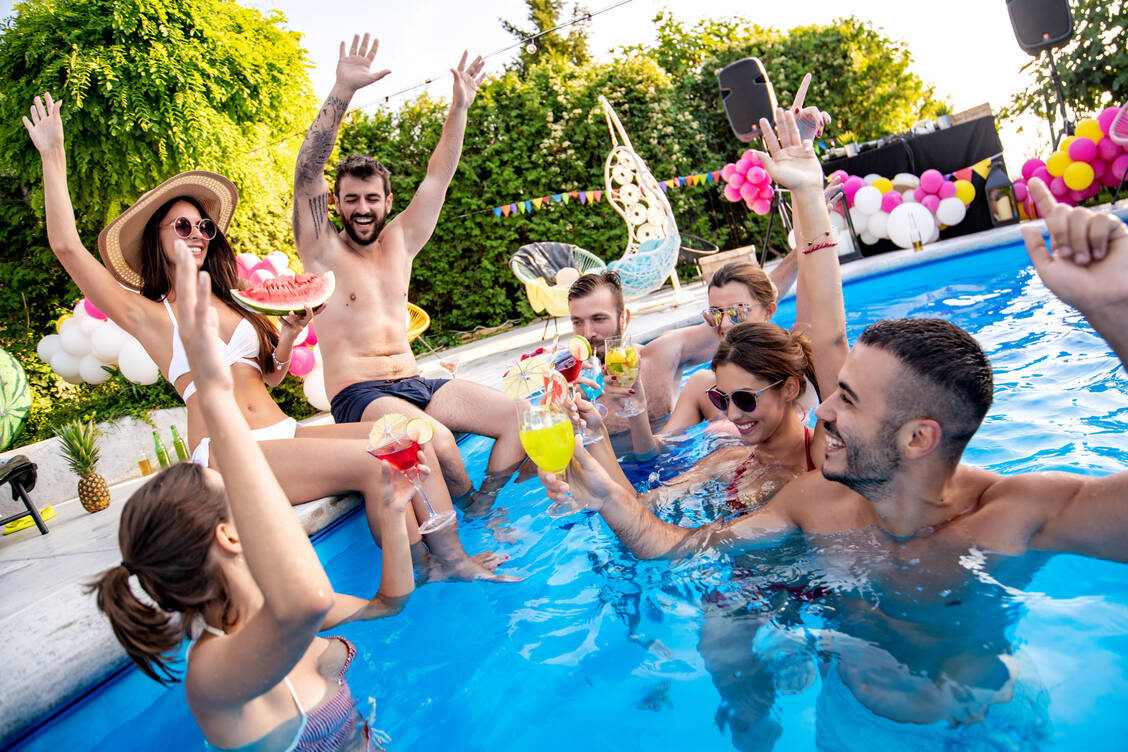 Partylöwe oder Stubenhocker: Persönlichkeitstypen können helfen, andere zu verstehen. Experten warnen aber vor Schubladendenken. / © Shutterstock/Ivanko80