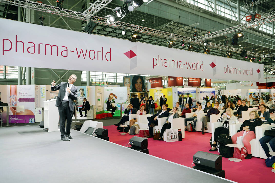 Professor Dr. Manfred Schubert-Zsilavecz moderiert auf der Expopharm Pharma-World unter anderem einen Nachmittag über das Thema Gesund Altern und freut sich auf seinen Stargast Nina Ruge. / Foto: PZ/Alois Müller