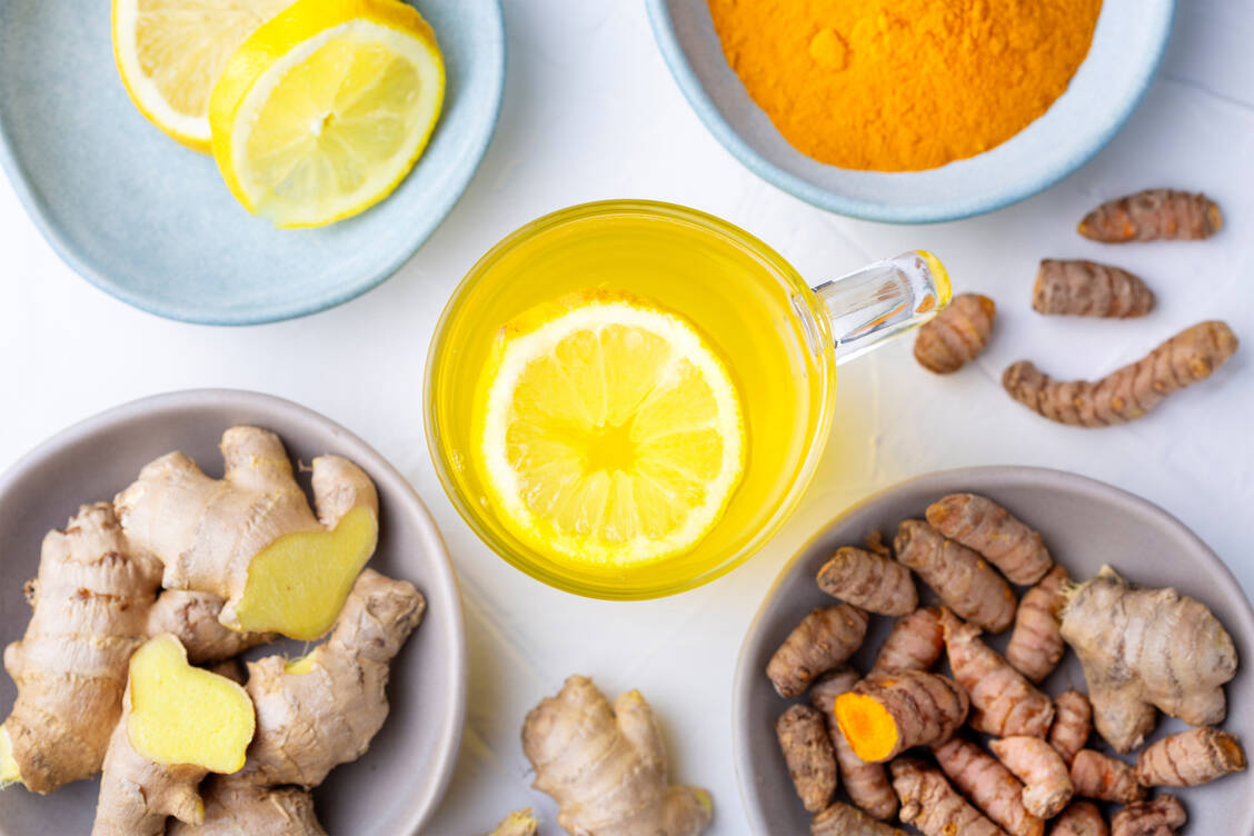 Ingwer und Curcuma gehören zur Familie der Zingiberaceae. In-vitro-Untersuchungen deuten darauf hin, dass sie das Immunsystem stimulieren könnten. / © Getty Images/ollo