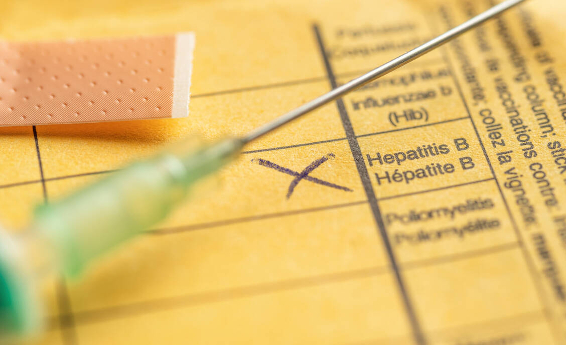 Eine Hepatitis-B-Impfung schützt auch vor einer Hepatitis-D-Infektion. / Foto: Adobe Stock/Boris Zerwann