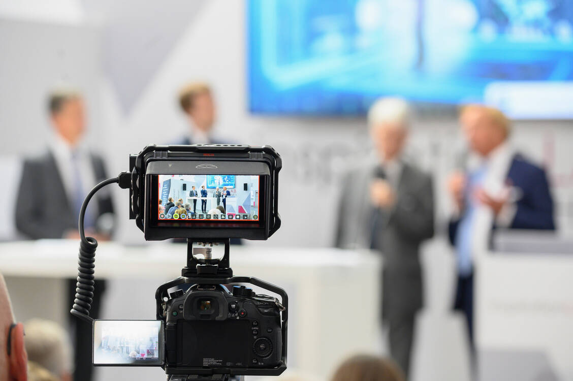 »Entdecken, Verstehen, Vernetzen« – unter diesem Motto kam die Apothekenbranche in diesem Jahr zur virtuellen Messe Expopharm Impuls zusammen. / Foto: Copyright: Oliver Wachenfeld für ZWEILUX