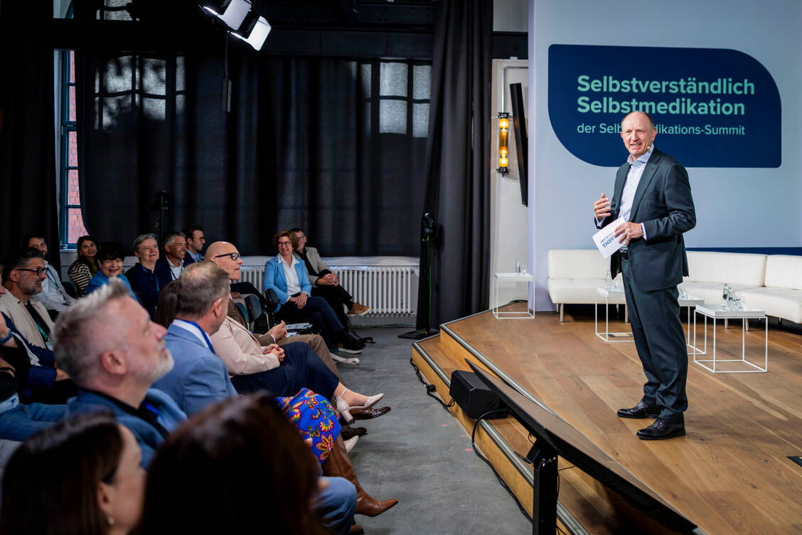 »Jeder zweite Kunde in der Apotheke ist eine Chance«, so Jörg Wieczorek, Vorstandsvorsitzender von Pharma Deutschland. / © Czybik & Schmid Media / Christina Czybik