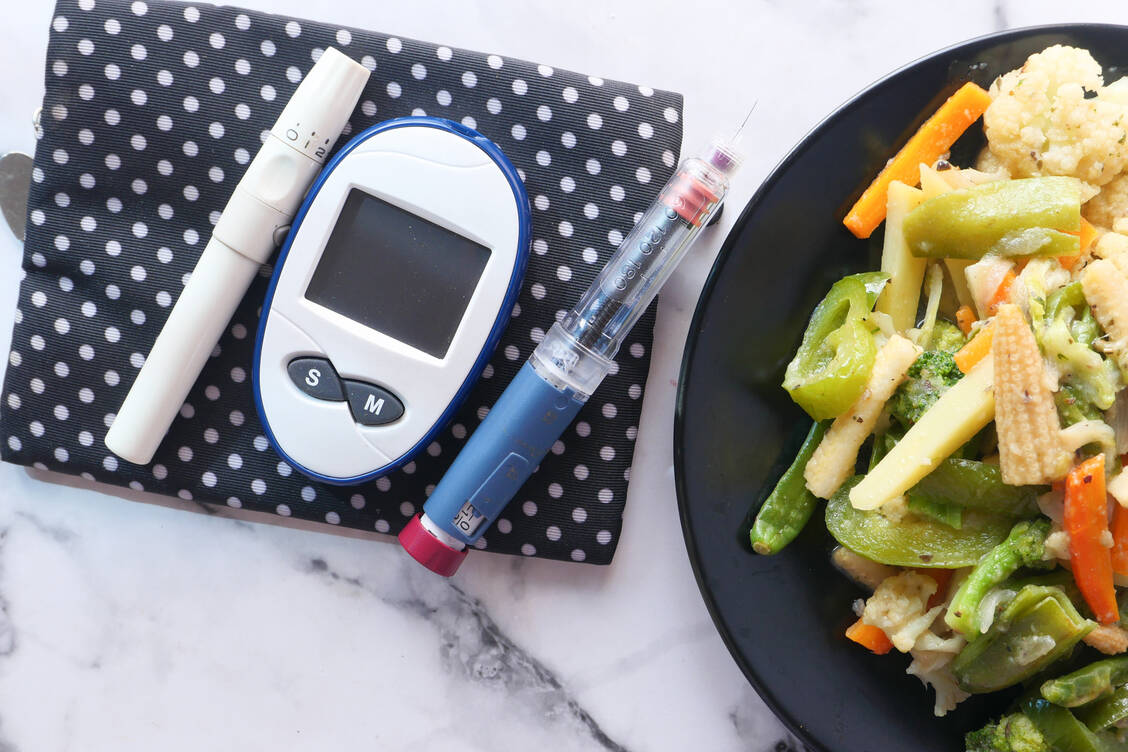 Um eine Kalorienrestriktion kommen Menschen mit Typ-2-Diabetes und Übergewicht nicht herum, wenn sie wieder normale Blutzuckerspiegel erreichen wollen. / © Getty Images/Malaeru Florentina/500px