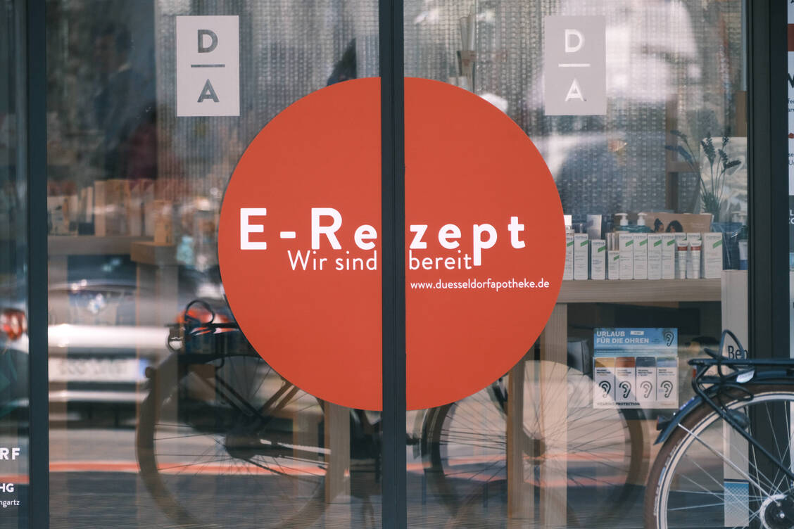 Massive Störungen rund ums E-Rezept meldete die Gematik heute. Das betraf auch Apotheken, die ihre Kunden teils wieder in die Arztpraxen zurückschicken mussten. / Foto: IMAGO/Michael Gstettenbauer