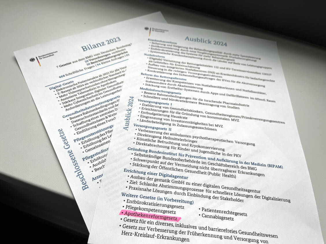 Das Bundesgesundheitsministerium (BMG) zieht Bilanz für das Jahr 2023 und kündigt die Vorhaben für das neue Jahr an. / Foto: PZ
