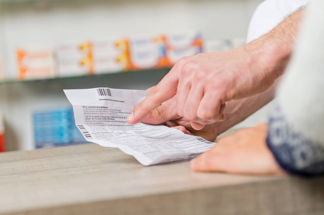 Beipackzettel und Fachinformation von Brivudin sollen demnächst noch deutlicher auf die potenziell tödliche Wechselwirkung mit Fluoropyrimidinen hinweisen. / Foto: Adobe Stock/Benjamin Nolte