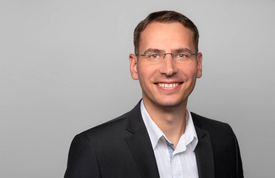 Einen großen Vorteil von KIM sieht Thomas Jenzen, Produktmanager KIM bei der Gematik, darin, dass sich der Anwender keine Gedanken mehr darüber machen muss, ob Absender oder Empfänger vertrauenswürdig sind. / Foto: gematik GmbH