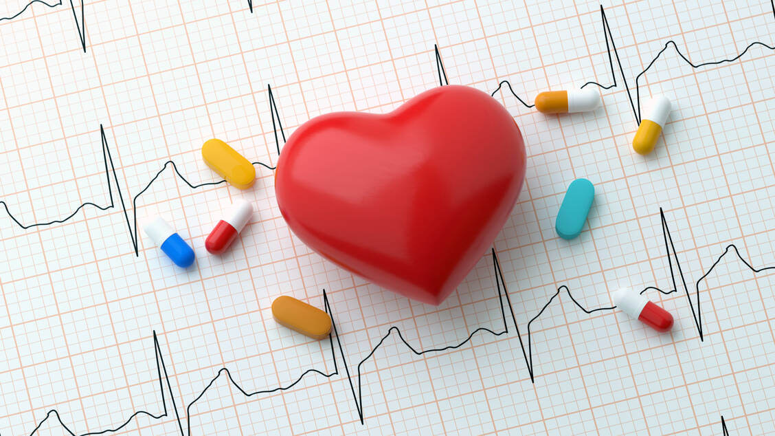Patienten mit Vorhofflimmern haben häufig eine komplexe Medikation – hier lohnt sich fast immer ein genauer pharmazeutischer Blick. / Foto: Getty Images/HATICE GOCMEN
