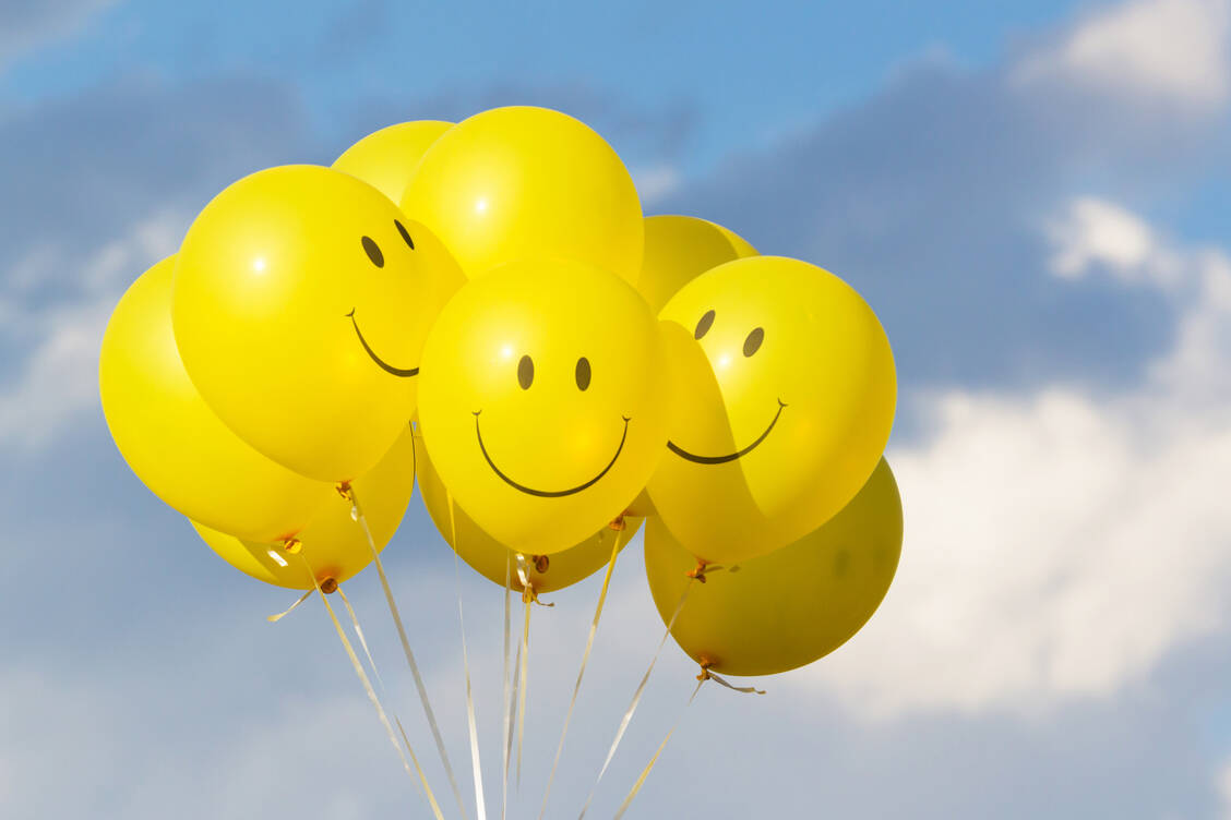 Nicht nur schöne Erlebnisse machen uns glücklich. Auch Emotionen, Erfahrungen und Erinnerungen wirken sich auf unser Glück aus. / Foto: Adobe Stock/jujee_cmu