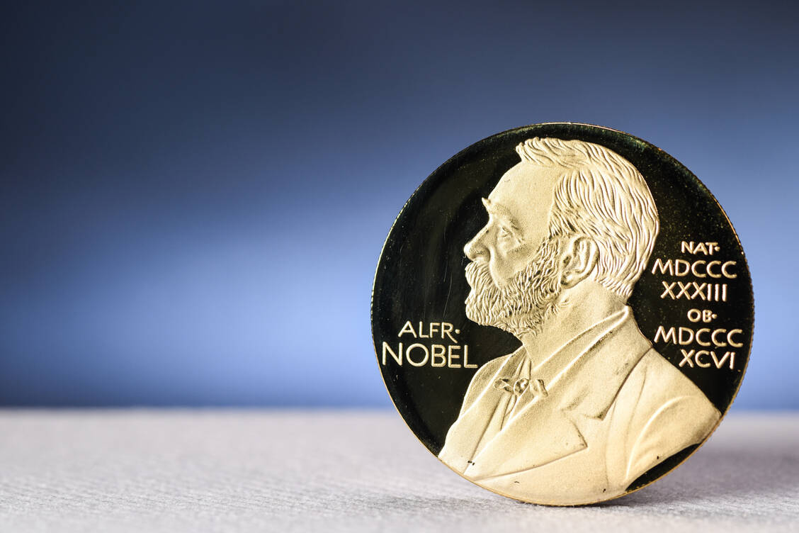 Der Nobelpreis für Medizin und Physiologie geht in diesem Jahr an  Katalin Karikó und Drew Weissman für ihre Erforschung der mRNA-Wirkung auf das Immunsystem. / Foto: Adobe Stock/Jean Luc Flemal