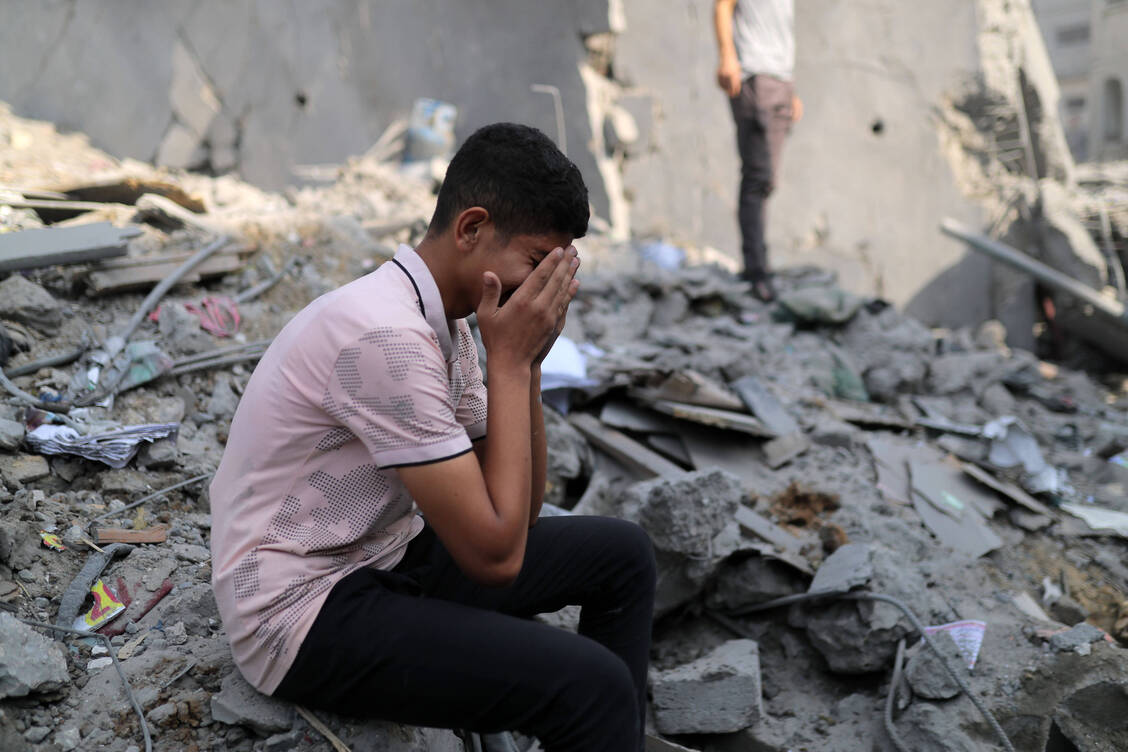 Auf beiden Seiten sind die Menschen von den Kampfhandlungen traumatisiert. Im Prinzip sei die gesamte Bevölkerung betroffen, so die WHO. Hier ein Bild vom 2. November im  al-Bureij Flüchtlings-Camp im zentralen Gaza-Streifen. / Foto: Imago/Xinhua