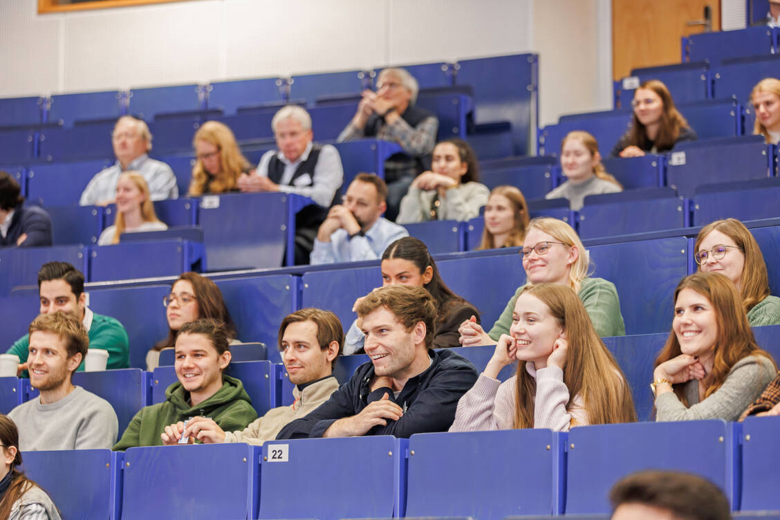 Gute Stimmung im Auditorium / © HHU/Christoph Kawan