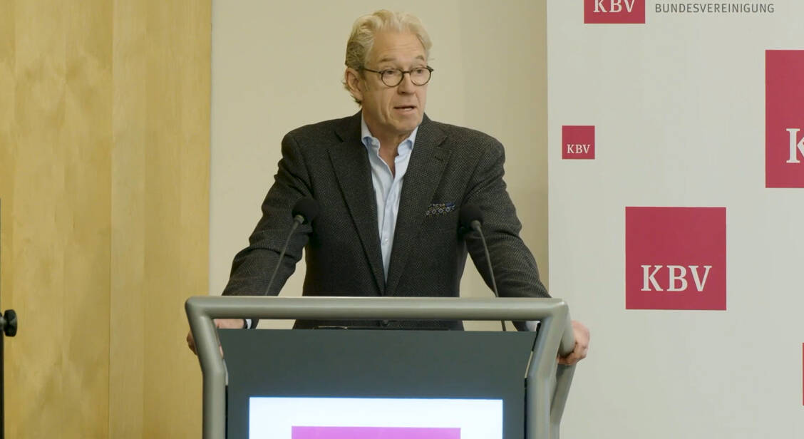 Andreas Gassen, Chef der Kassenärztlichen Bundesvereinigung (KBV), sprach auf der Vertreterversammlung auch über die Apotheken.  / © KBV/Screenshot