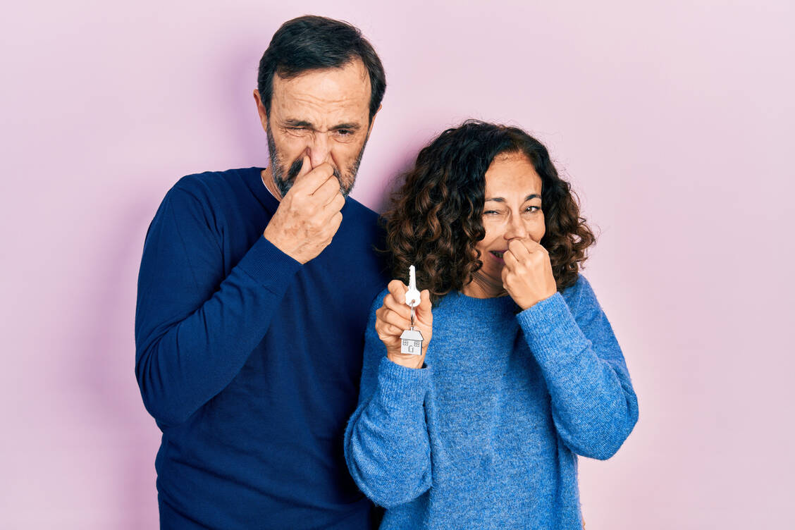 Du stinkst, ich gehe: Wie ein Mensch riecht, verrät eine Menge über ihn. Zum Beispiel verändert sich der Schweiß, wenn wir krank oder gestresst sind. / © Shutterstock/Krakenimages.com
