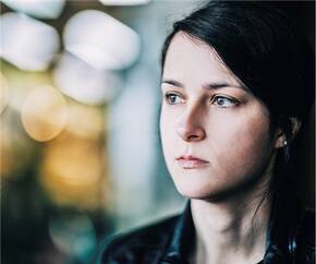 Der Leidensdruck bei einer Depression ist sehr groß. Die Suche nach dem passenden Anti­depressivum sollte daher möglichst schnell gehen.
<p class="fotonachweis">Foto: iStock/Martin Dimitrov</p>