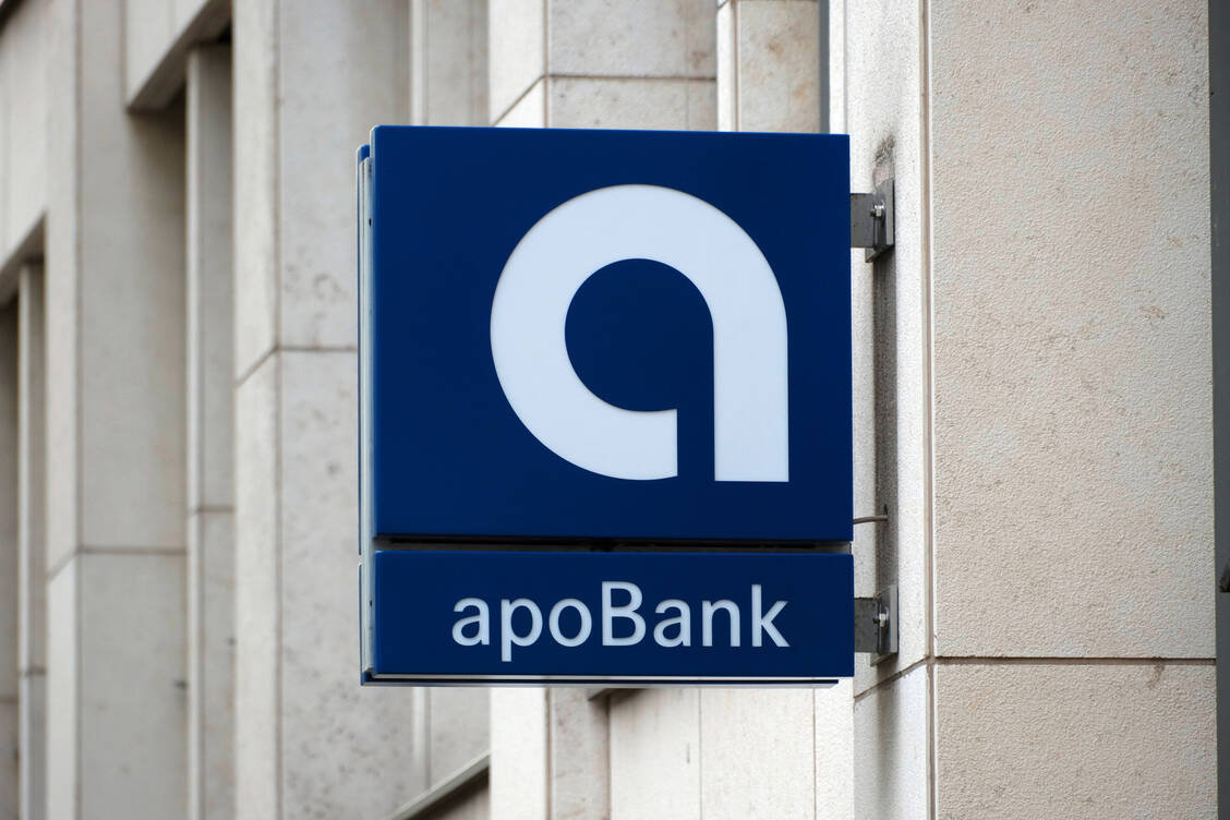 Am vergangenen Freitag tagte die Vertreterversammlung der Apotheker- und Ärztebank in Düsseldorf. / Foto: imago images/Michael Gstettenbauer