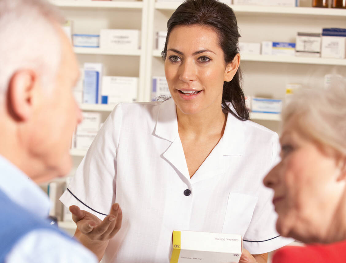 Sollten PTA ohne Beaufsichtigung durch einen Apotheker Rezepte beliefern dürfen? Nein, sagt die ABDA. / Foto: Shutterstock/Monkey Business