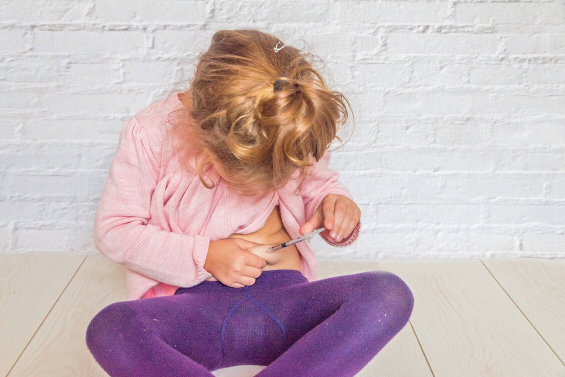 Auch kleine Kinder können sich selbst Insulin spritzen. / Foto: Adobe Stock/dmitrypk
