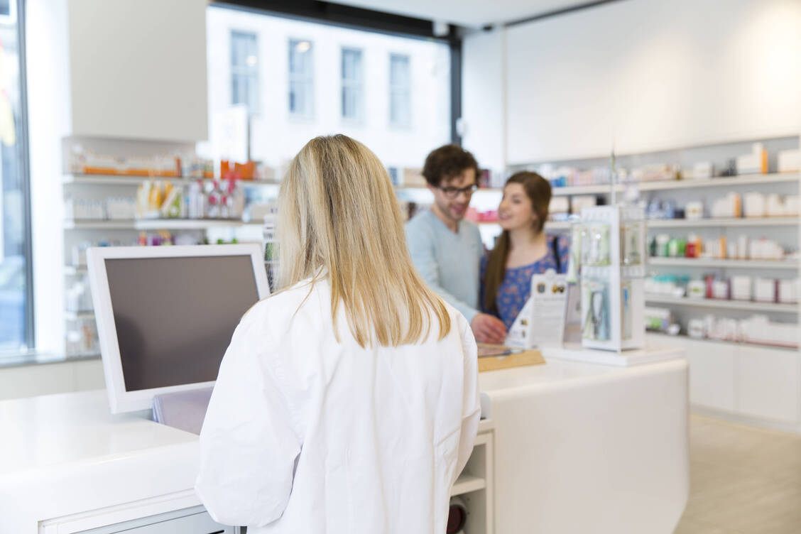 Allein in den vergangenen zwei Jahren wurden laut Fraunhofer-Institut mehr als 200 Millionen E-Mails über KIM verschickt.  Das System soll eine sichere Kommunikation zwischen Praxen, Apotheken, Krankenkassen, Kliniken und anderen Akteuren im Gesundheitswesen gewährleisten / Foto: imago/Westend61