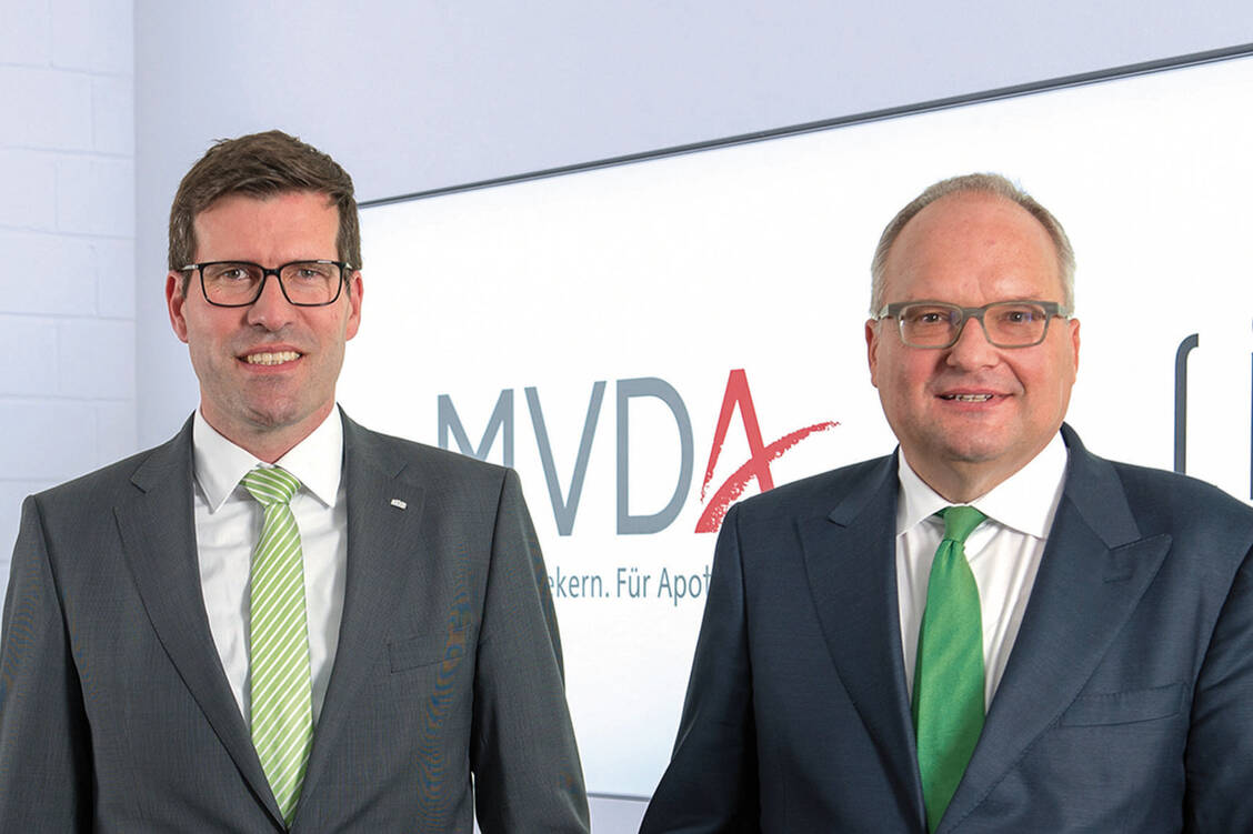 Die Vorstände der Linda AG, Volker Karg (links) und Christian Beyer, freuen sich über das Jubiläum.  / Foto: A.Haaser / Linda AG